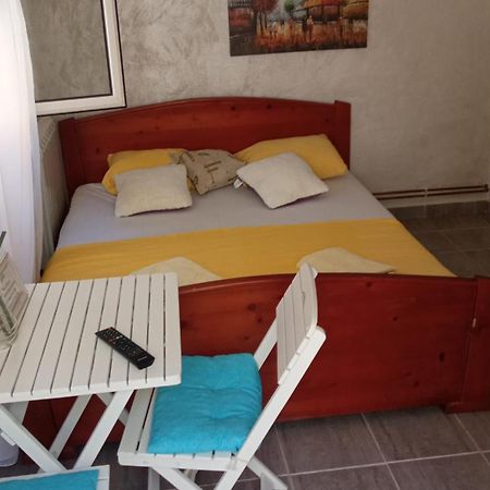 Two Apartment Petrovac Bagian luar foto
